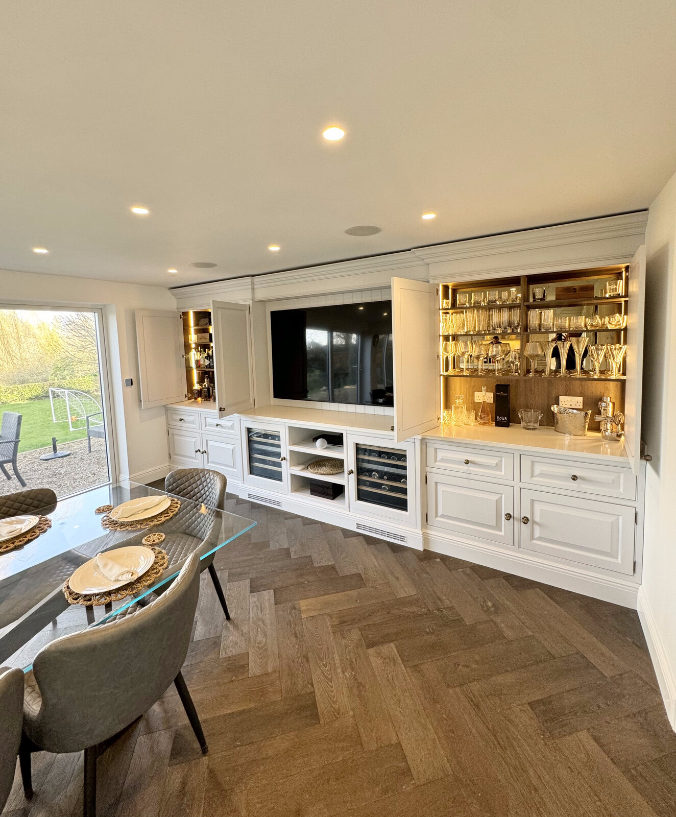 Drinks and media built-in wall